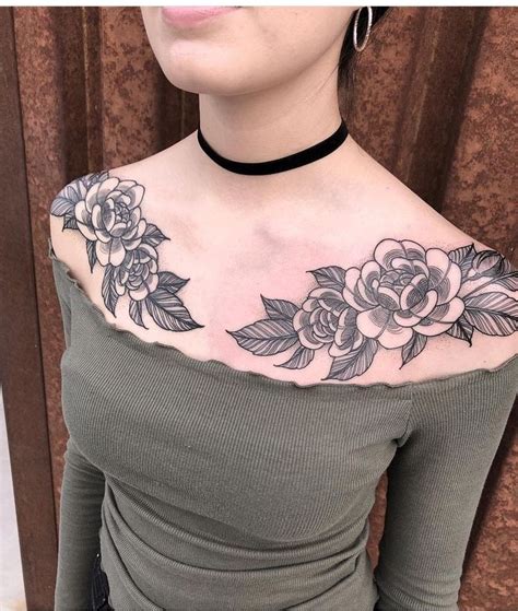 tatuajes pecho mujer|Tatuajes de pecho de mujer